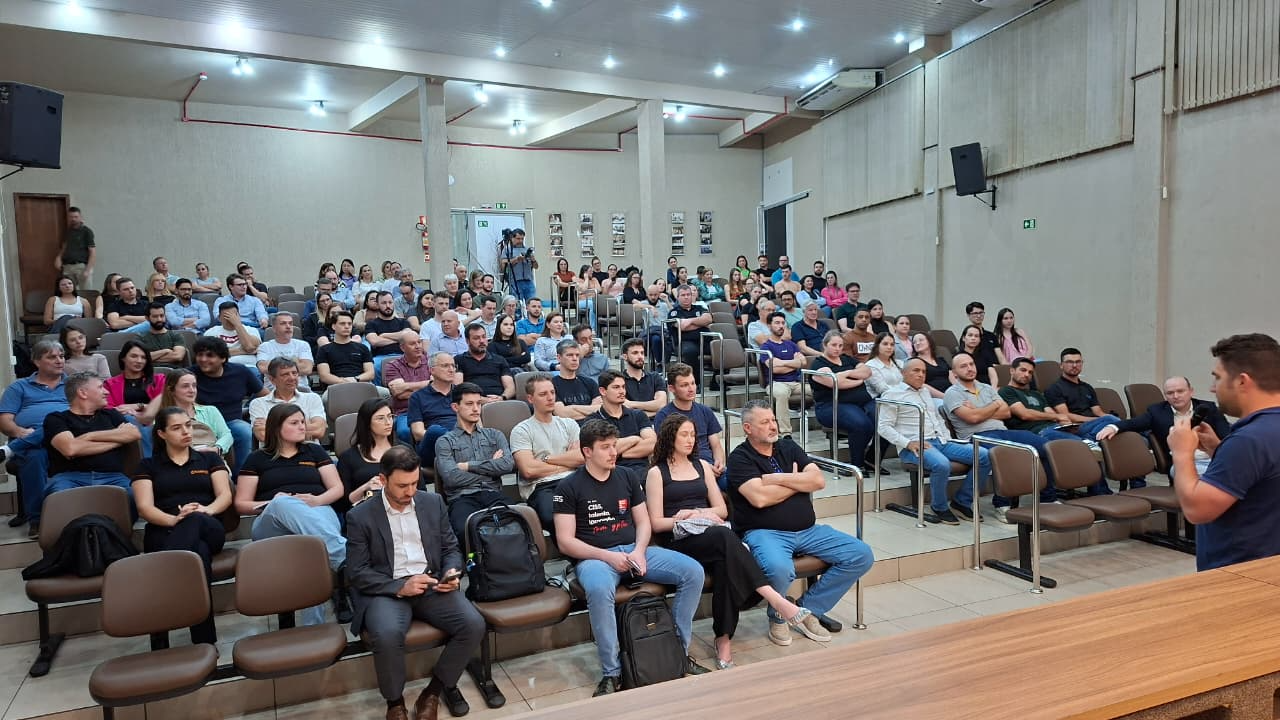 Dois eventos simultâneos movimentaram a Casa do Empresário em Dois Vizinhos