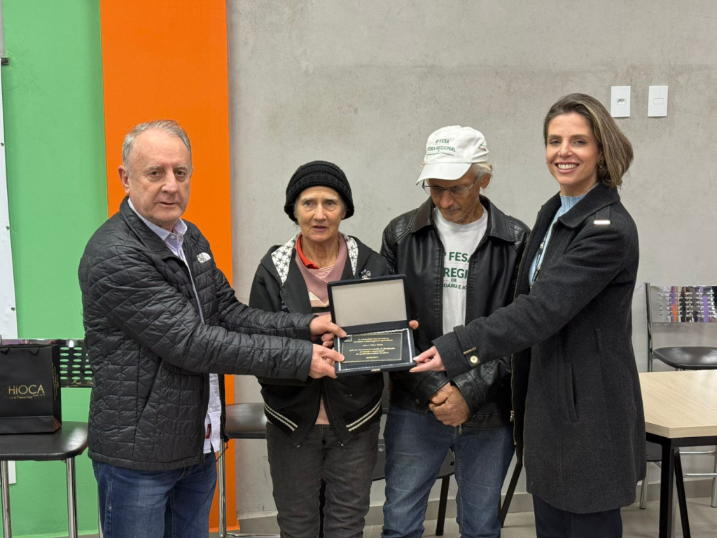 Isac e Vilma Miola recebem homenagem pelo trabalho de guardiões de sementes