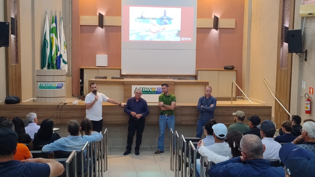 Cerca de 100 agricultores participam de evento na ACEDV/CDL