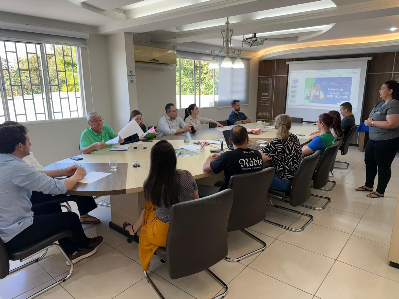 Reunião da diretoria destaca ações solidárias, capacitações e preparativos para a Expovizinhos