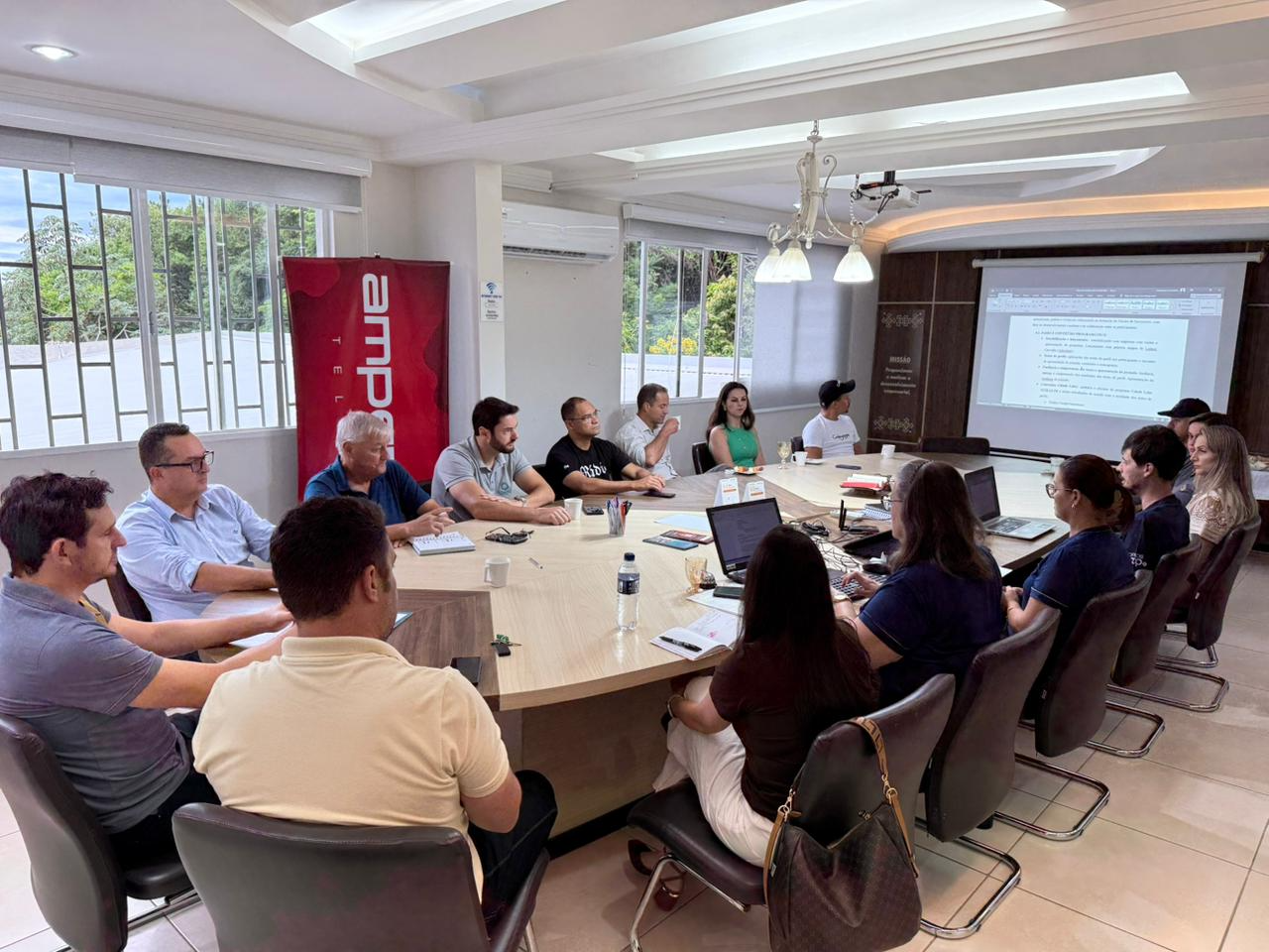 Novo programa e novo serviço foram debatidos na reunião de diretoria da ACEDV/CDL
