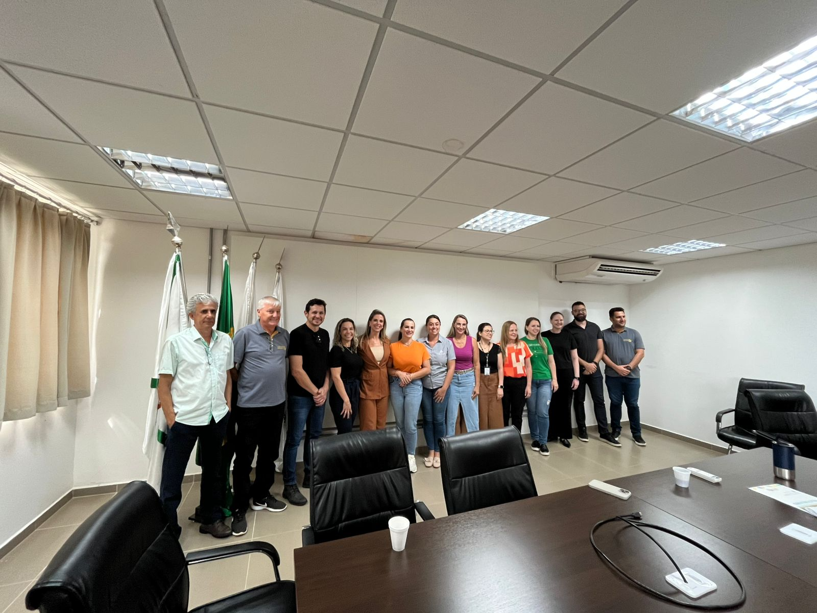 Diretores da ACEDV/CDL conhecem estrutura da UTFPR