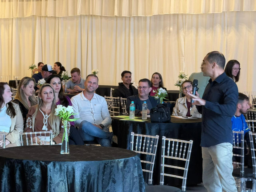 Giovani Lima abordou o funil de vendas com foco no comércio local