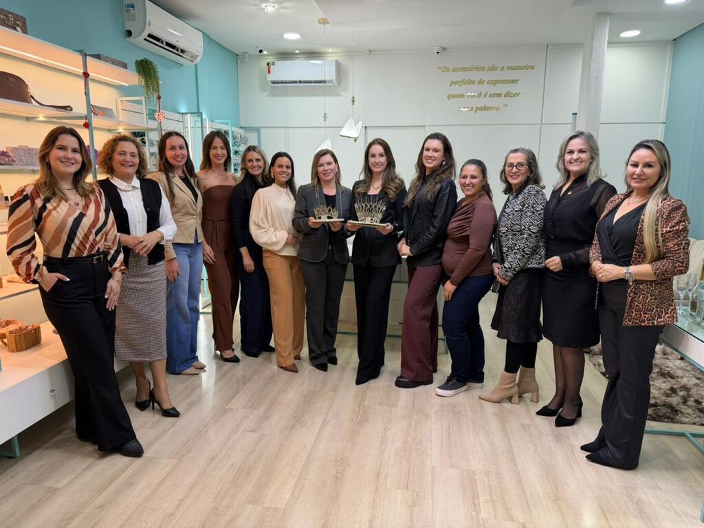 Núcleo de Mulheres Empresárias apresentou a coroa do Miss Dois Vizinhos 2026
