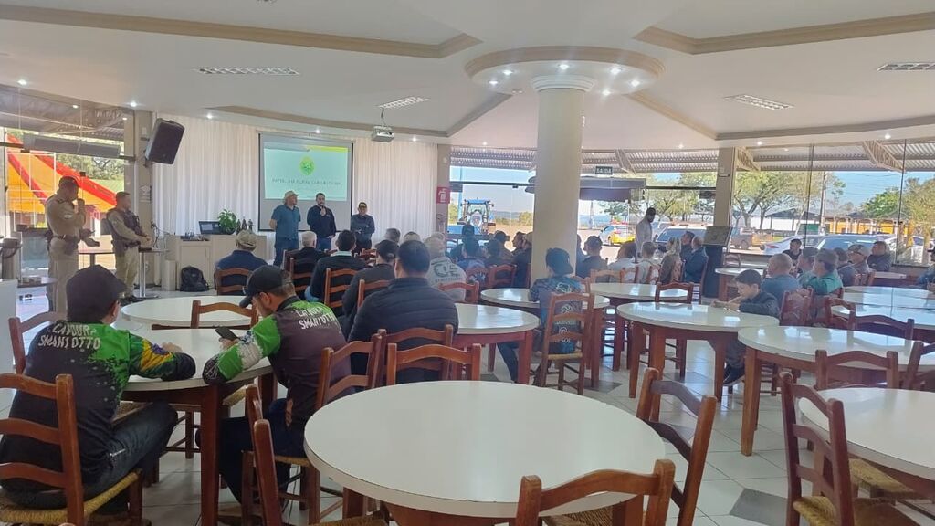 Produtores prestigiaram palestra sobre o trânsito de máquinas agrícolas em rodovias
