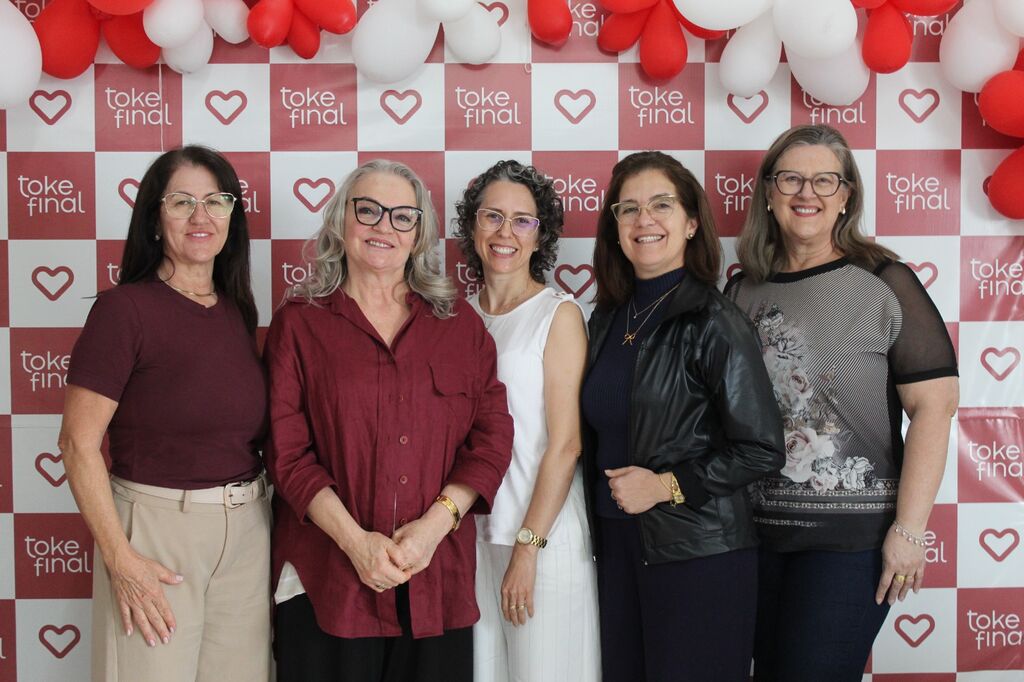 Integrantes do Essência Terapêutica visitam a fábrica da Toke Final